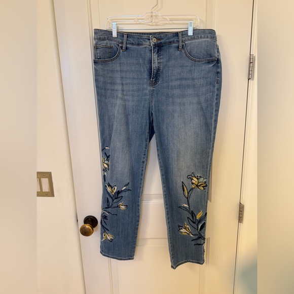 Chico’s women’s blue floral jeans, size 14 - Picture 2 of 6
